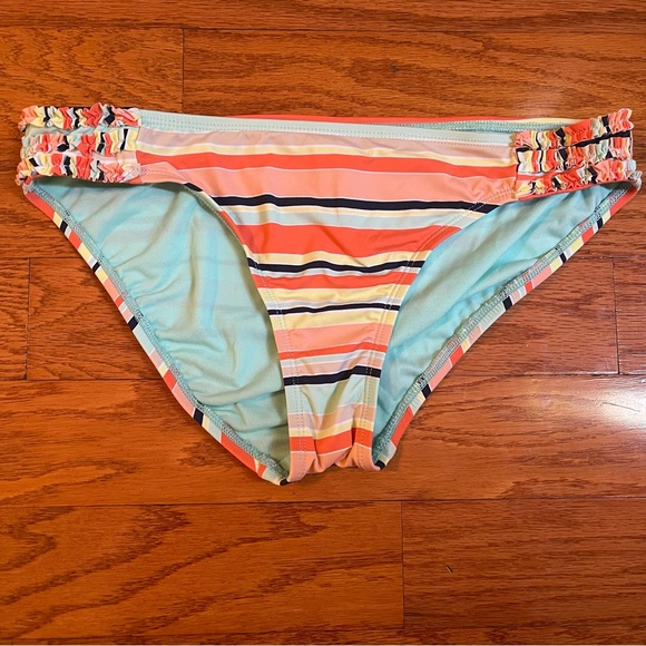 David Cremeux woman’s size medium two piece striped swimsuit. - Picture 3 of 9